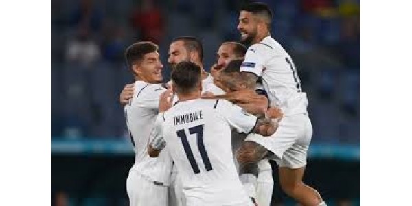 Díky skvělému výkonu Nazionale di calcio dell’Italia byla úvodní hra evropského poháru dokonalejší